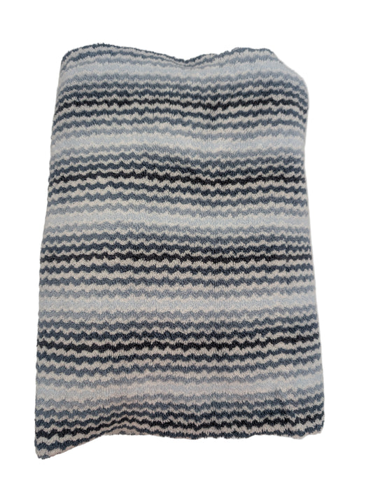 Hooded Towel - Wavy Lines